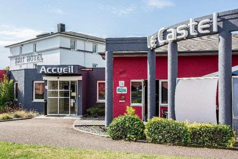 ブリット ホテル レンヌ ル カステル レストラン 写真
